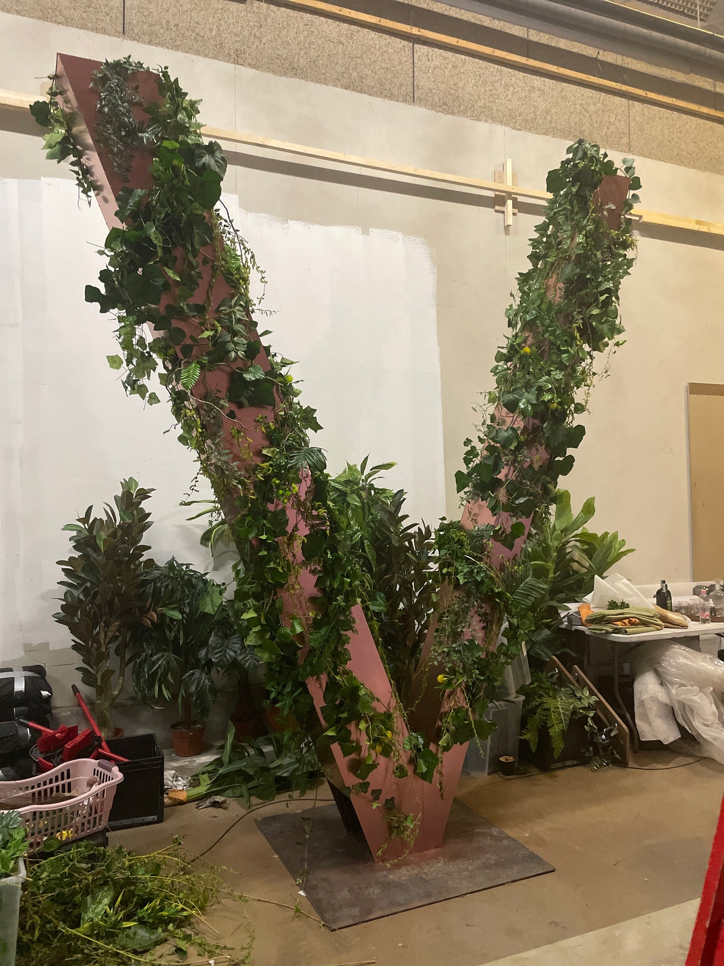 STORE AND MALL STAGE RENTALS
