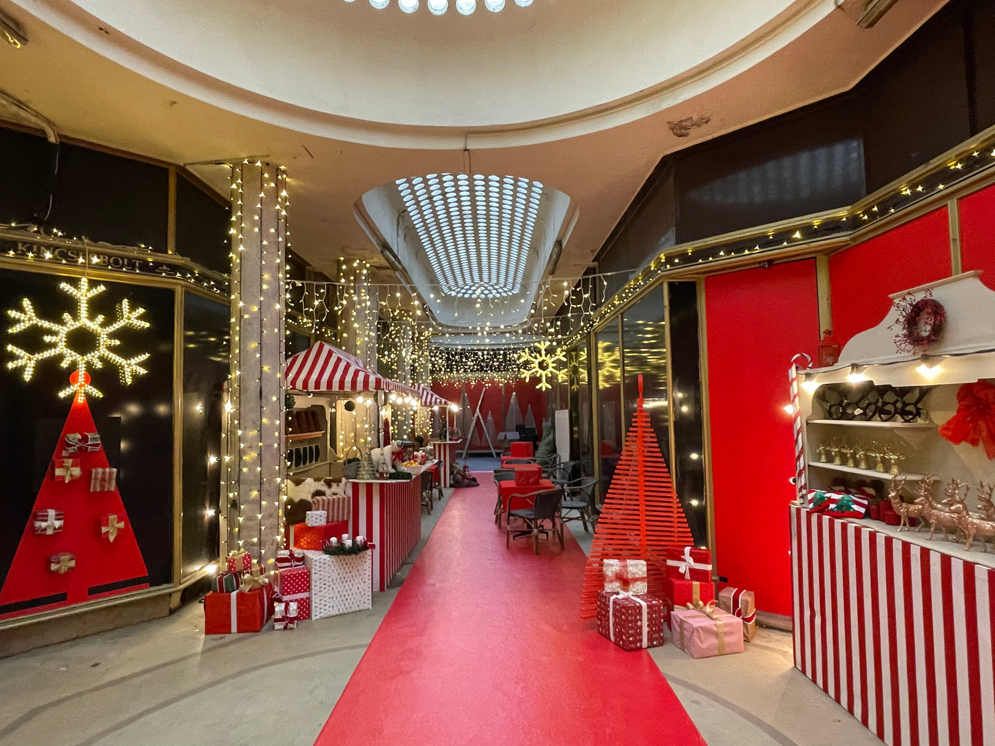 STORE AND MALL STAGE RENTALS