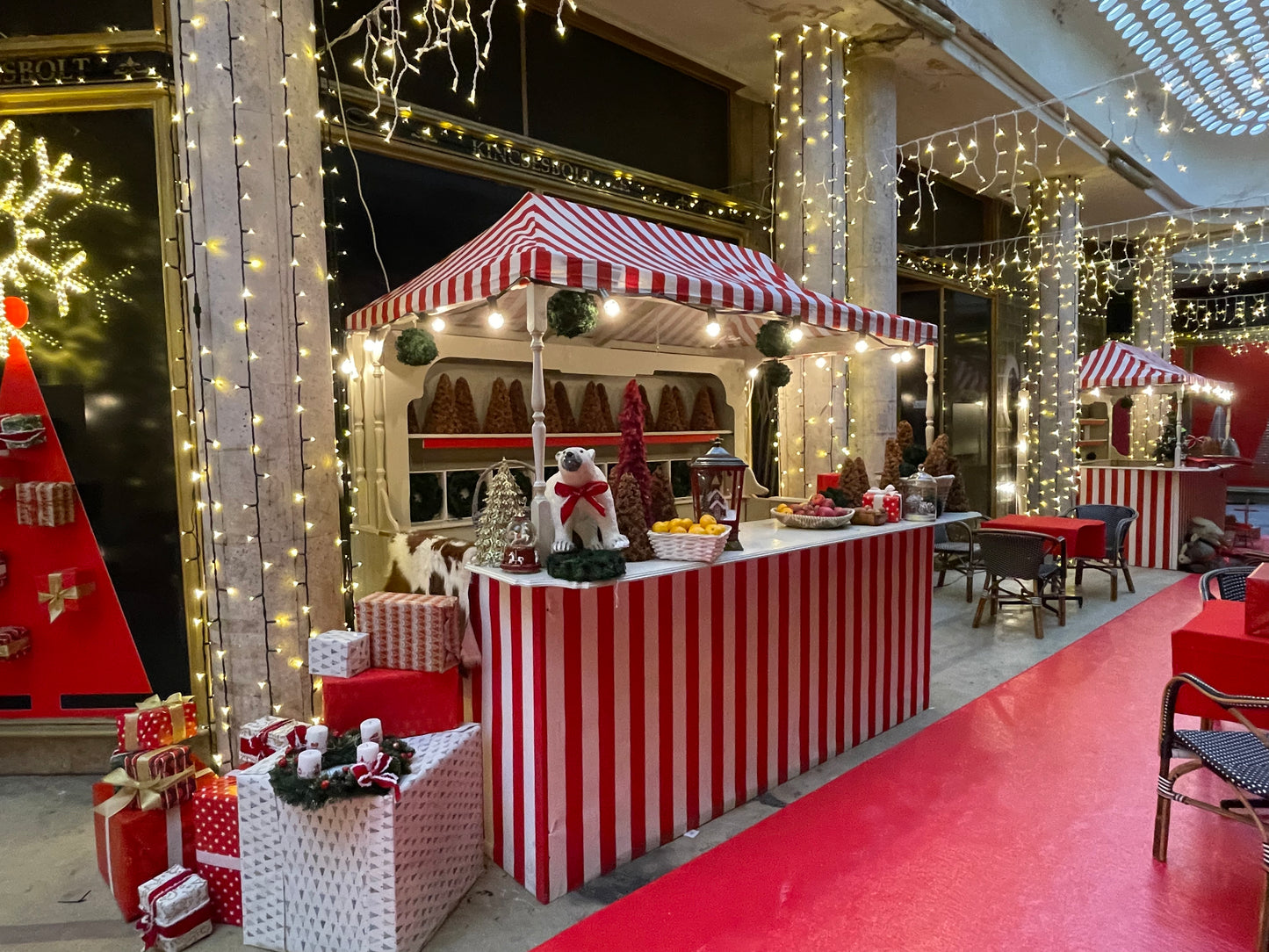 STORE AND MALL STAGE RENTALS